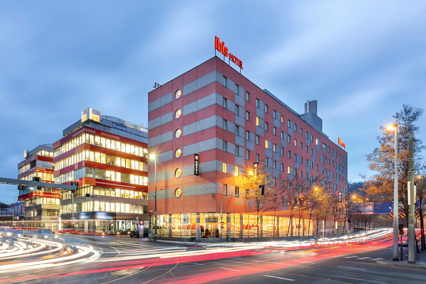 ibis Mala Strana, exterior